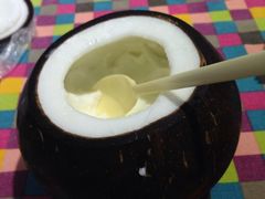 -志龙皇冠吃货椰子铺
