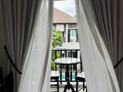 -Chom Cafe and Restaurant
