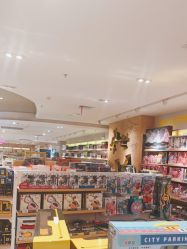 -孩子王(静安大融城店)