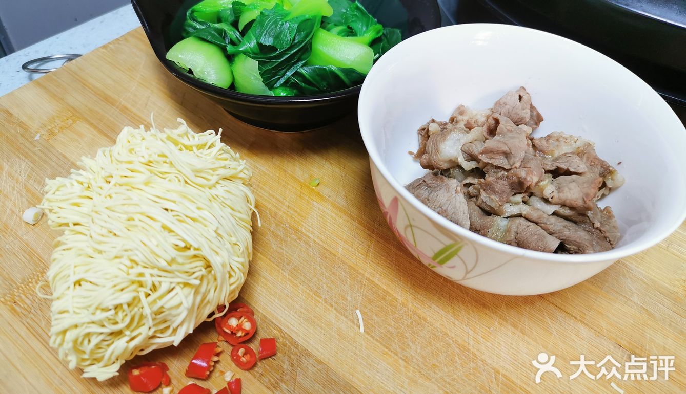 简餐，一人食#网红的酸辣肥牛面