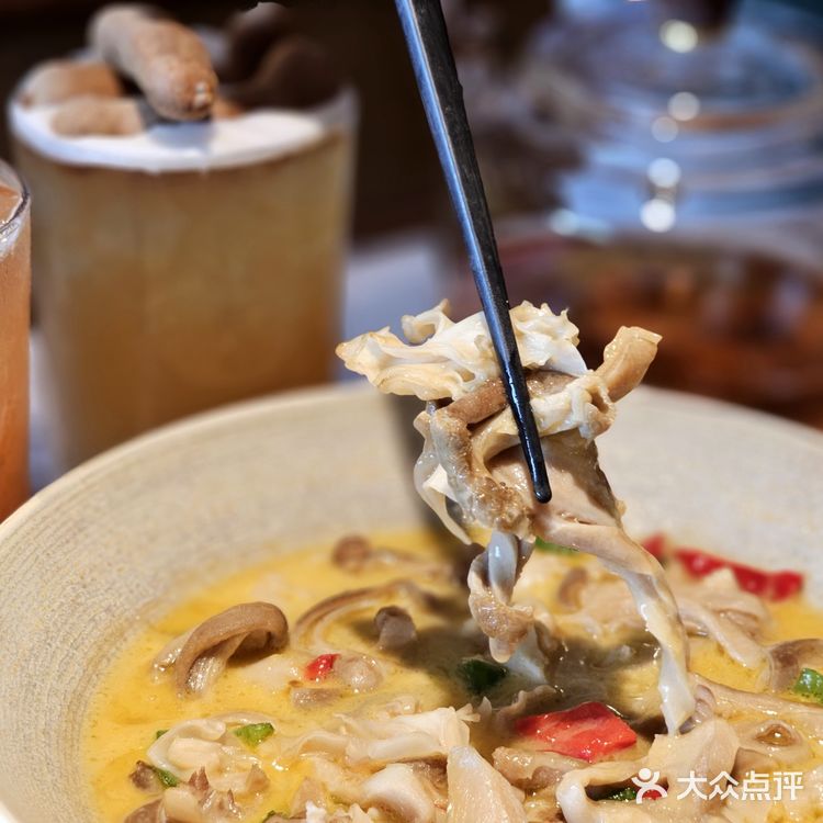 误入云南部落🌄，一口把山珍吃进肚里