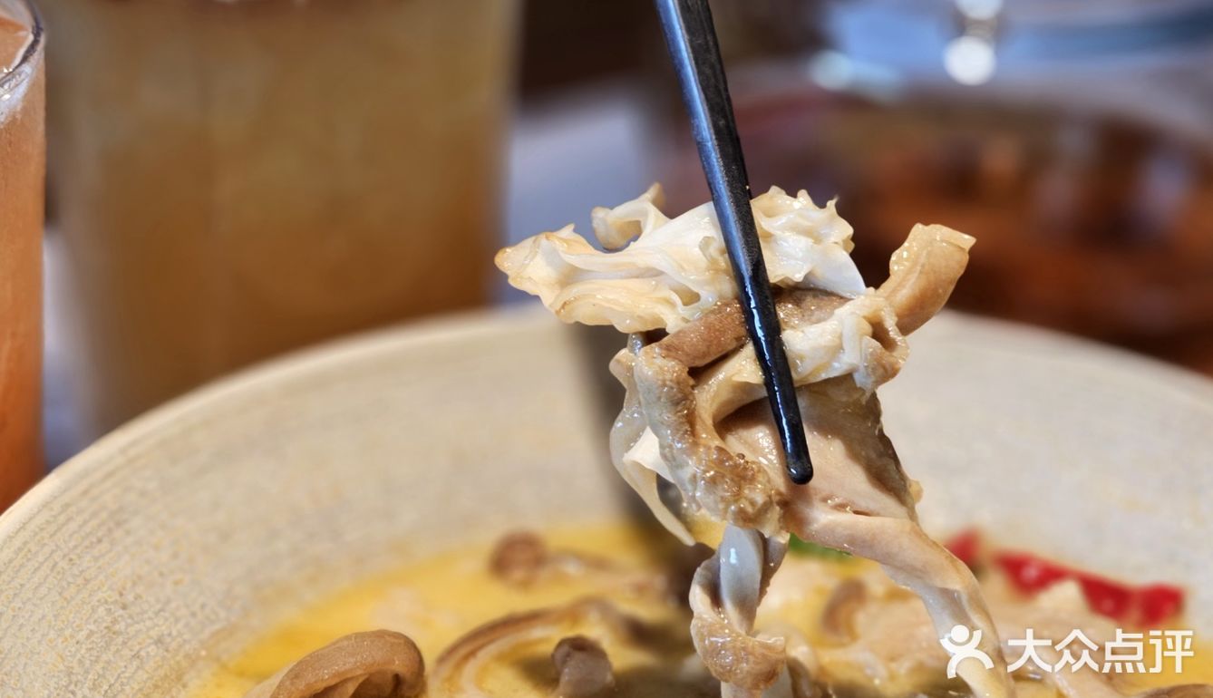 误入云南部落🌄，一口把山珍吃进肚里