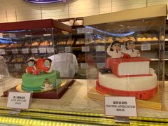 面包甜点陈列柜-老佛爷饼店