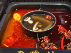 -老牌坊云南鱼豆花火锅(爱建店)