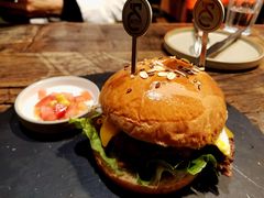 -HIGH FIVE哈福手工汉堡(桂林路店)