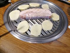 厚切五花肉-·缸桶屋·韩式牛肋条自助烤肉(西湖D11店)