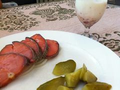 烟熏大马哈鱼+酸黄瓜-露西亚咖啡西餐厅(哈尔滨俄侨纪念馆店)