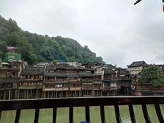 -临江餐馆二楼美食部落