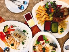 -Chom Cafe and Restaurant