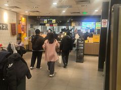 -麦当劳(上海虹桥站30B检票口楼上)