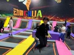 -嘿哟动霸CHUA·新潮玩运动娱乐中心·蹦床滑冰团建乐园