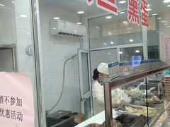 面包甜点陈列柜-真老大房鲜肉月饼(南京路步行街店)