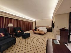 -深圳富苑皇冠假日套房酒店