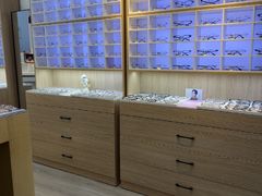 -天空之镜眼镜店蔡司依视路配镜授权零售店(望京颐堤港店)