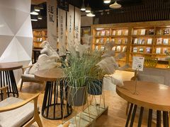 -新华里咖啡书吧(新华书店小寨店)