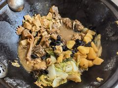 -粘豆包柴火铁锅炖