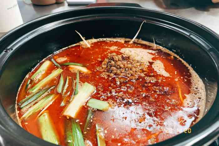 金小仔豆豉油渣火锅(黔灵东路店"黔灵东路口生意很好的一家豆豉火锅