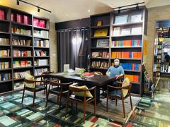 -钟书阁(松江泰晤士小镇店)