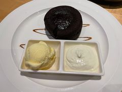 巧克力圆顶配香草冰淇淋-LENBACH兰巴赫西餐啤酒坊(大连东港店)
