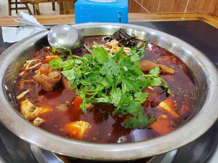 严记蹄花-"我是有好多年没有来过了,从烂棚棚换成了门.