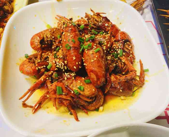 靓靓蒸虾·小龙虾·烧烤(福田梅林店)-"[薄荷]环境: 有大堂和外面他家
