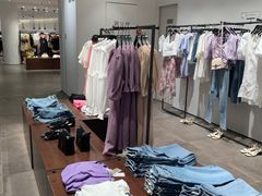 -URBAN REVIVO(高德置地广场·春广场店)