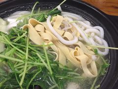 -丽虹云南过桥米线(兴工街店)