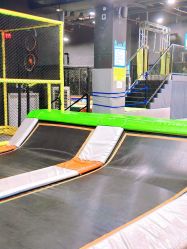 -蹦贝运动中心·蹦床·攀岩·闯关(龙岗店)