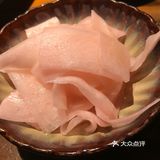 装修比较简单，光线有点黑，整体还是有些不一样的格调