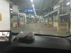 -世纪都会-停车场