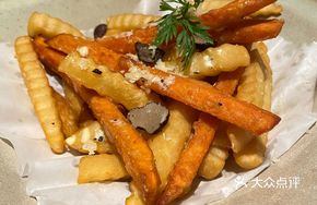 Fries with Black Truffle Sauce