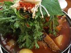 土豆排骨火锅-喇喇排骨火锅·传统韩式脊骨汤(望京西园总店)