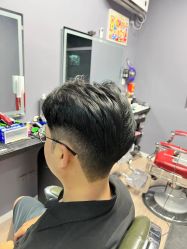 -15C7 男士理发馆 烫染专业店