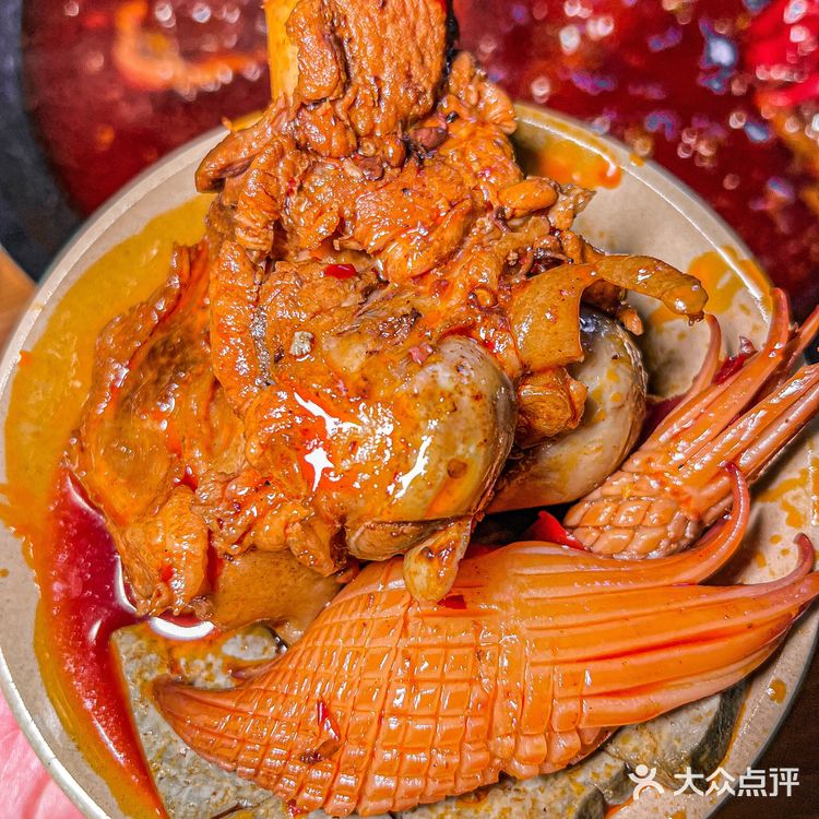 成都美食 | 成都最破老火锅，开在废墟边！