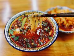麻辣米线-八亩沟擀面皮(西安首店)
