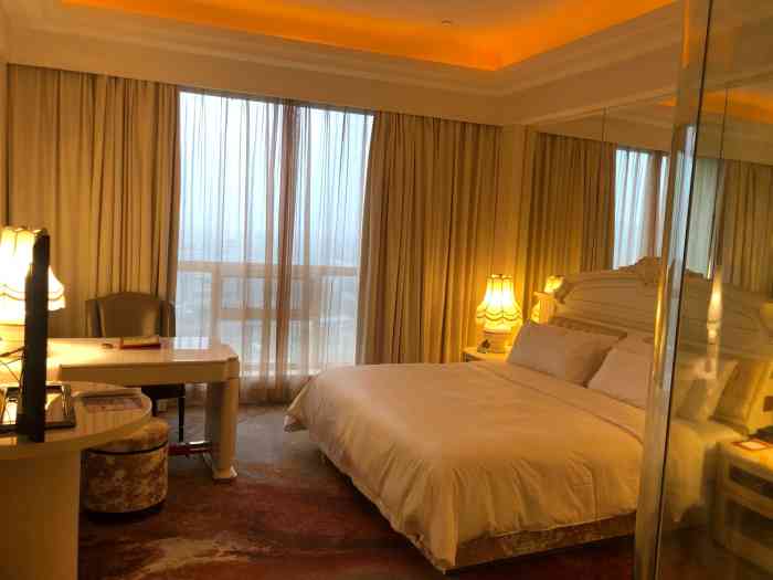 慈溪白金汉爵大酒店-"酒店豪华比我想象的好多了,有挂烫机,有纯.