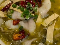 -渝是乎酸菜鱼(龙旗购物中心店)