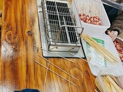 -哈尔滨小酒馆·鲜肉现穿自助烧烤(康新花园店)