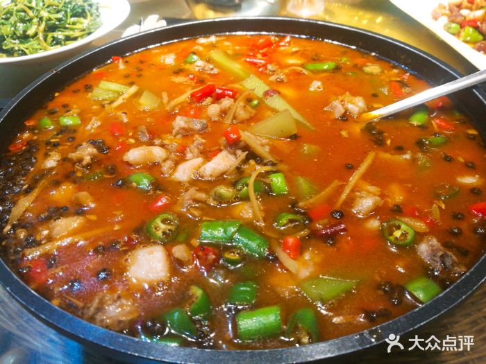 盐帮兔(浏阳河店)仔姜鲜锅兔图片 - 第1张