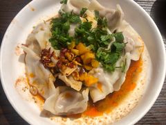 钟水饺-爆炸头阿姨小四川正宗川味小吃(无任何分店)