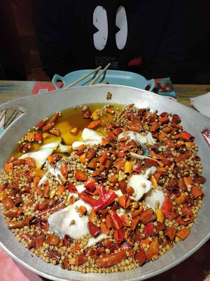 馋嘴猫串吧(华贸店)-"打卡深夜食堂主打烧烤的馋嘴猫店,人气相当.