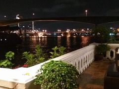 河畔-阿瓦尼河滨曼谷酒店