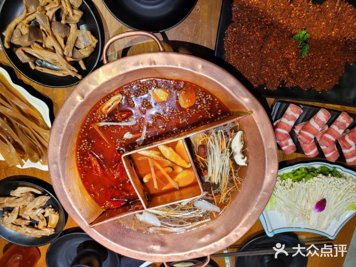 雾漫川城重庆火锅(上和商业广场店)三味老卤锅图片