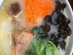 土鸡汤捞米线-云海肴·汽锅鸡·云南菜(广安门天虹店)