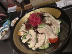 牛油果沙拉-山川小町·极番烧肉(新地假日广场店)