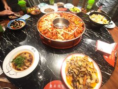 -川流不息·地道川菜·小龙虾(新松江路店)