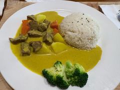泰式咖喱牛腩饭-木及咖啡