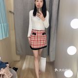 换季穿衣指南｜C&A花边V领短上衣搭配复古小香风短裙