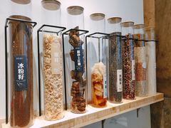 原材料展示区-甜心闲生传统手工冰粉(太古里店)
