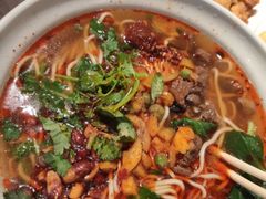 -爆炸头阿姨小四川正宗川味小吃(无任何分店)